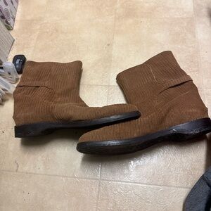 RARE Jimmy Choo medium brown suede books size 40/10.